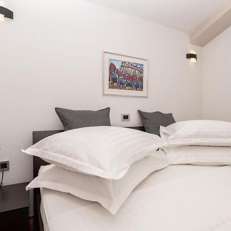 Apartments Luka Toni Krvavica Luaran gambar