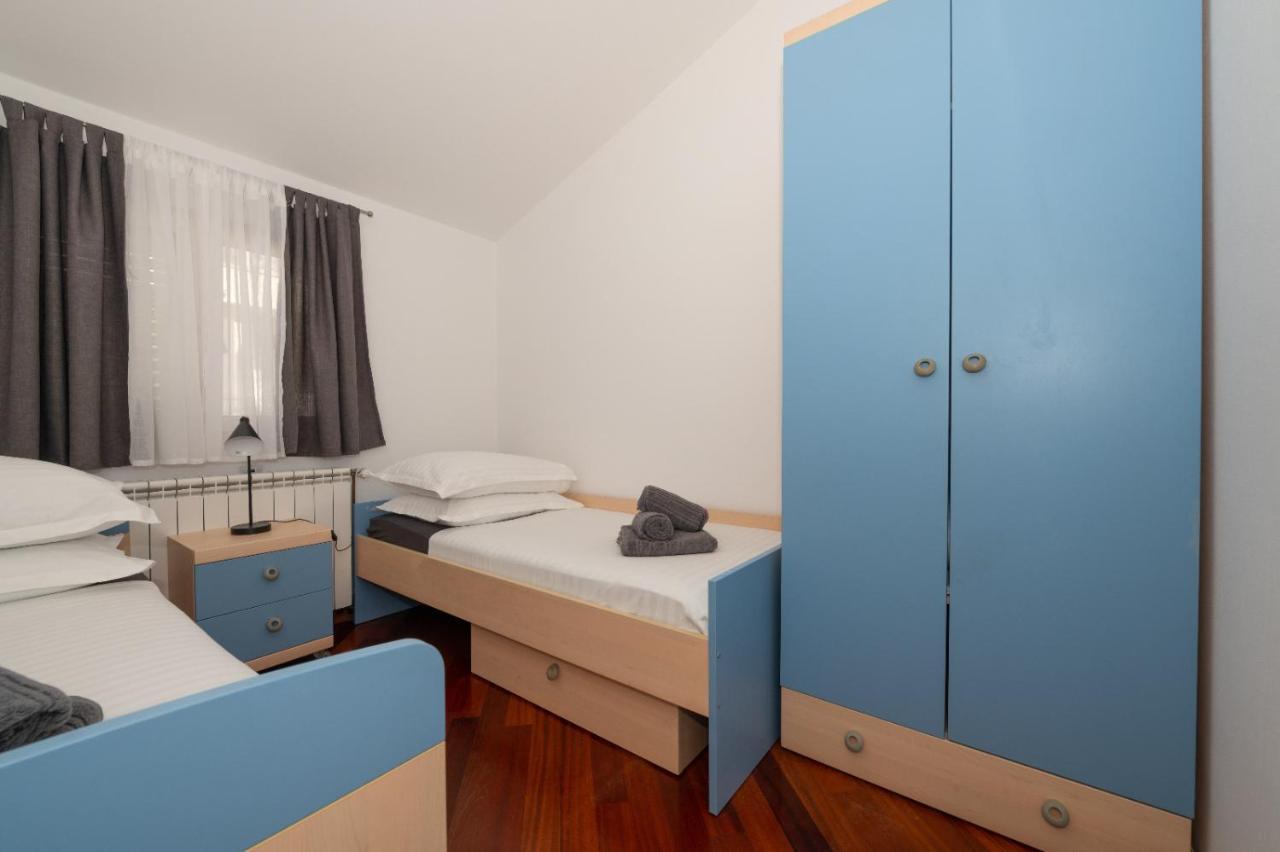 Apartments Luka Toni Krvavica Luaran gambar