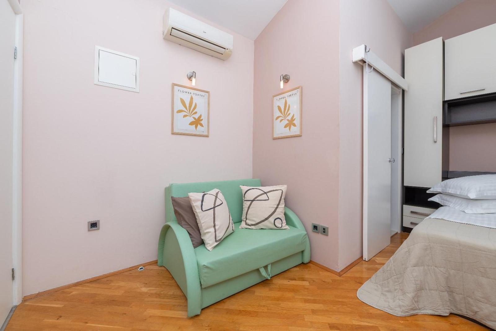 Apartments Luka Toni Krvavica Luaran gambar