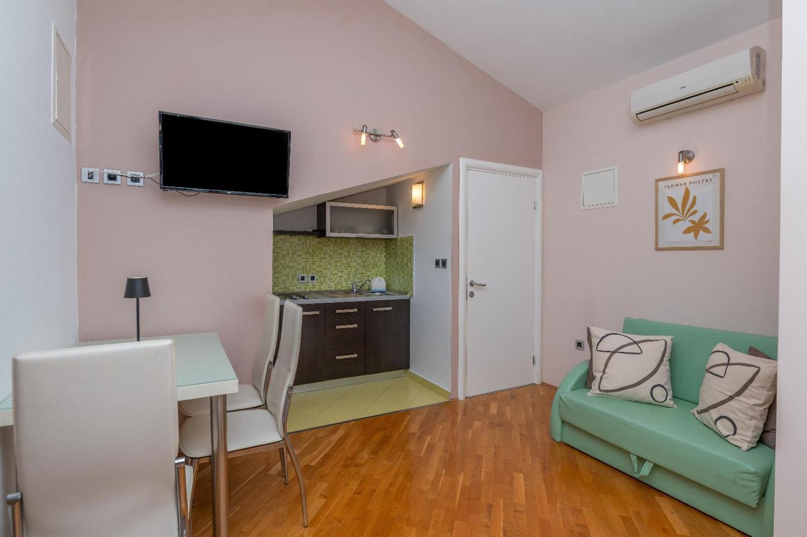 Apartments Luka Toni Krvavica Luaran gambar