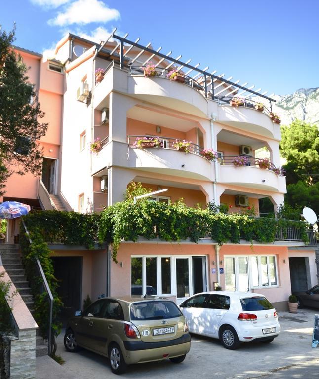 Apartments Luka Toni Krvavica Luaran gambar